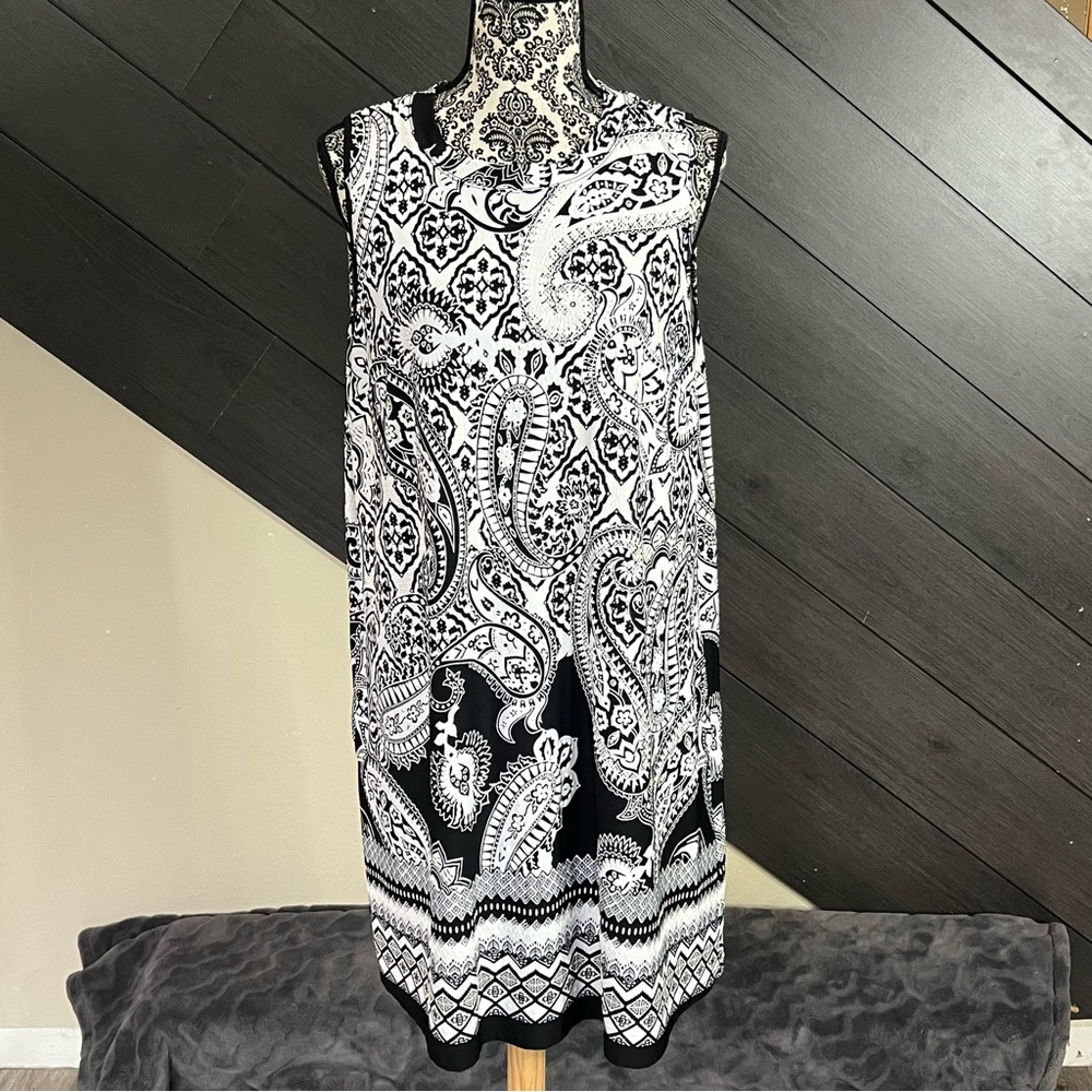 💥Apt 9 Black and White Paisley Sleeveless Dress‎ Textured💥